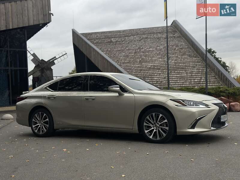 Седан Lexus ES 2020 в Киеве