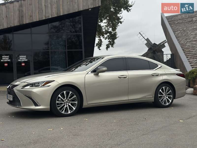 Седан Lexus ES 2020 в Киеве