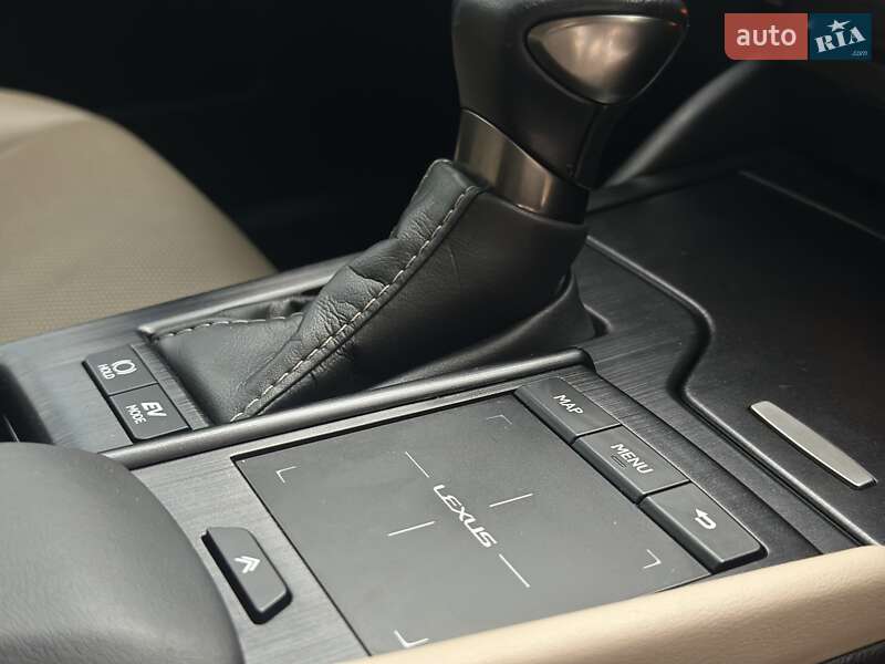 Седан Lexus ES 2020 в Киеве