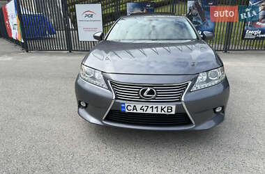 Седан Lexus ES 2014 в Звенигородці