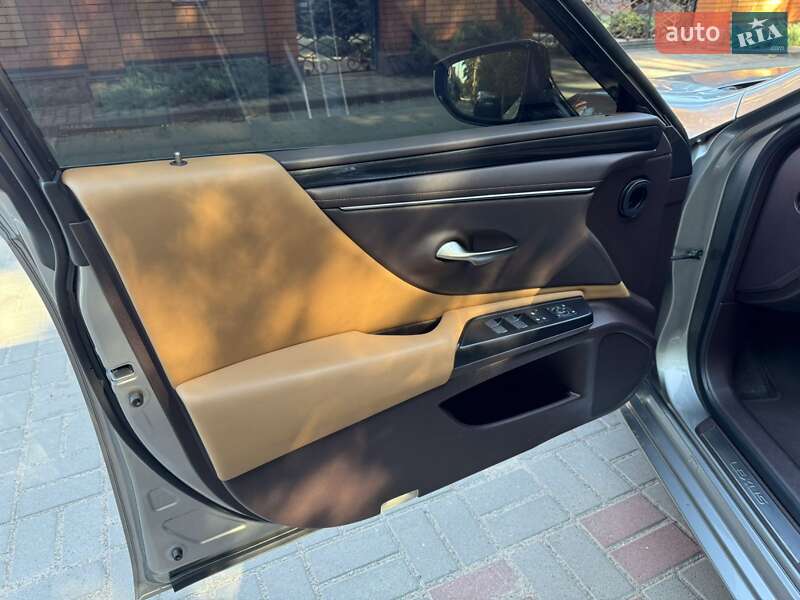 Седан Lexus ES 2018 в Черкассах фото 23 Седан Lexus ES 2018 в Черкассах