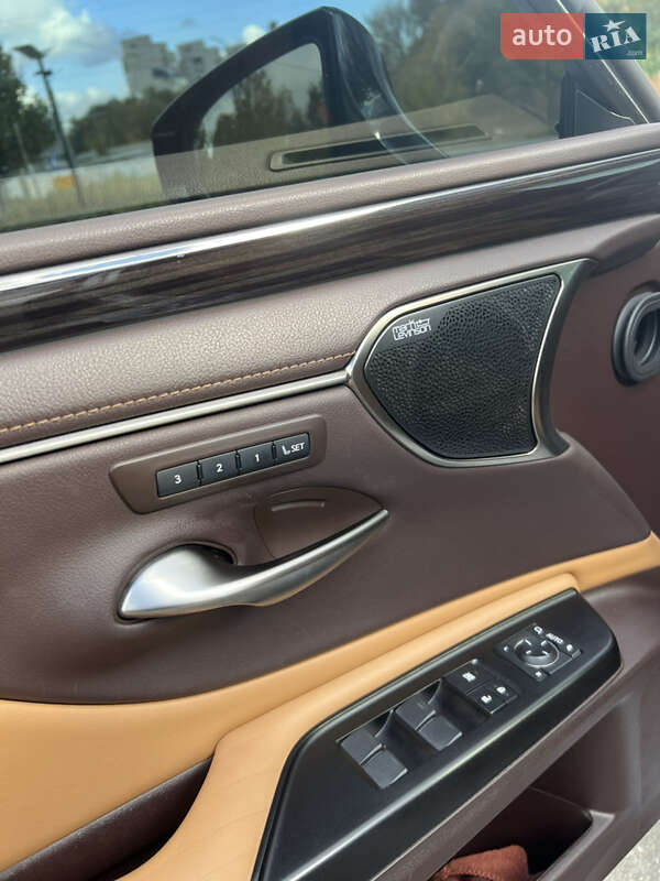 Седан Lexus ES 2019 в Днепре