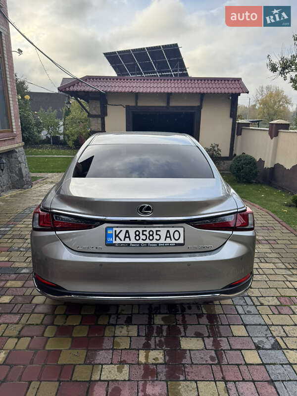 Седан Lexus ES 2022 в Киеве