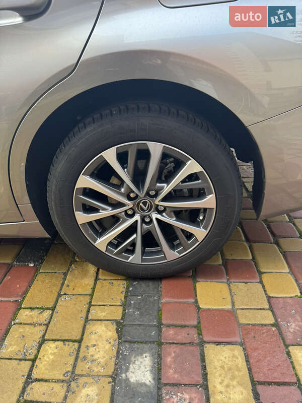 Седан Lexus ES 2022 в Киеве