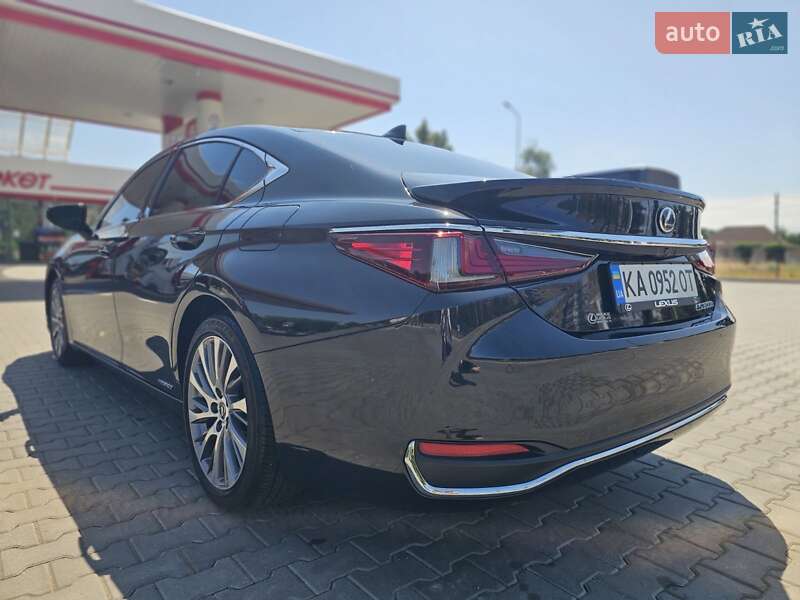 Седан Lexus ES 2021 в Киеве