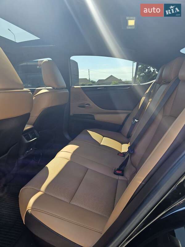 Седан Lexus ES 2021 в Киеве