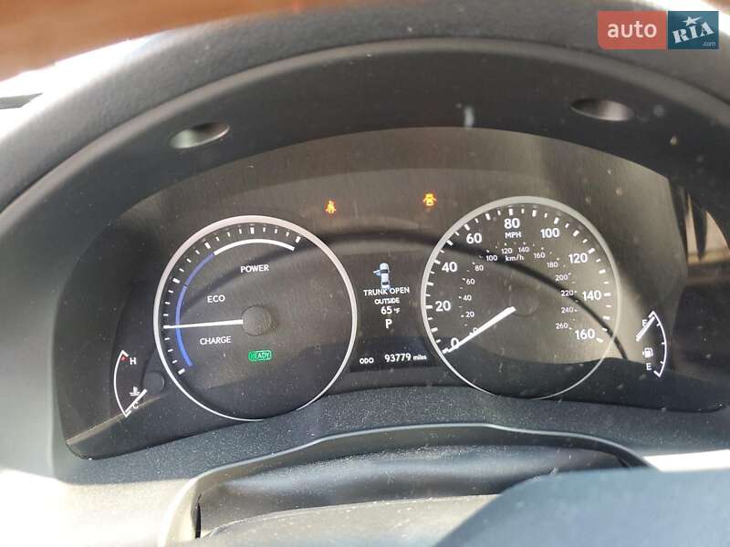 Седан Lexus ES 2015 в Львове