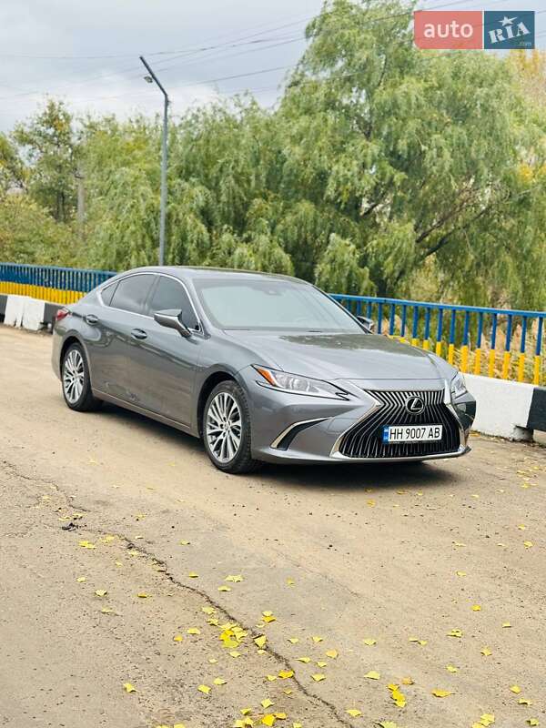 Седан Lexus ES 2020 в Кривому Озері