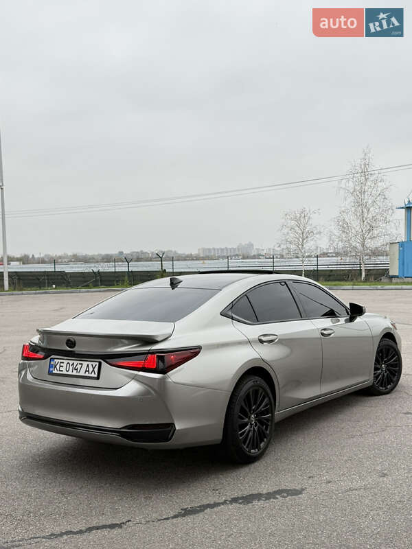Седан Lexus ES 2021 в Дніпрі