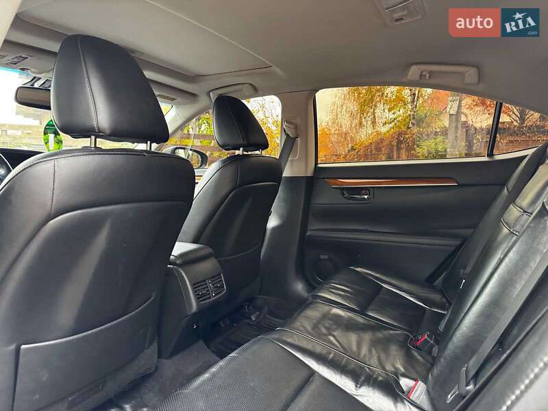 Седан Lexus ES 2014 в Киеве