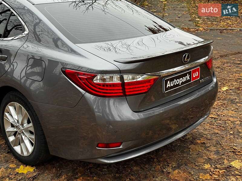 Седан Lexus ES 2014 в Киеве