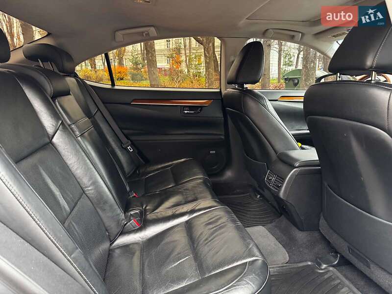 Седан Lexus ES 2014 в Киеве