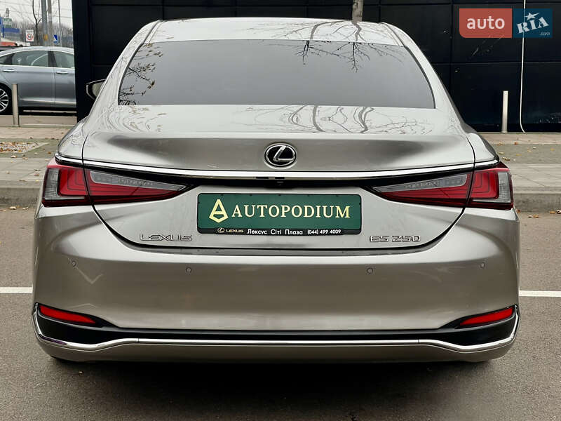 Седан Lexus ES 2020 в Киеве