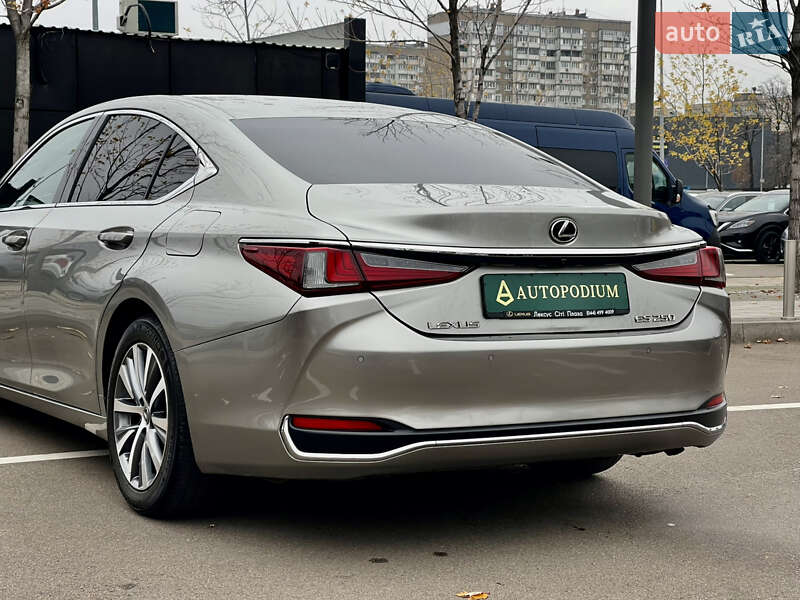 Седан Lexus ES 2020 в Киеве