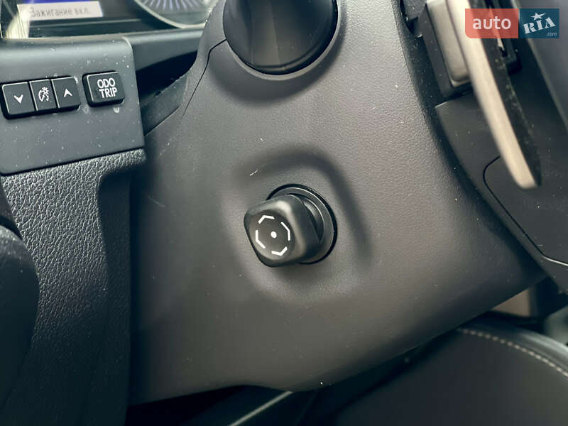 Седан Lexus ES 2020 в Киеве