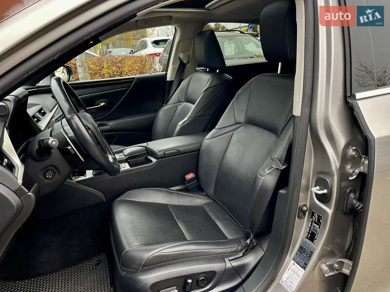Седан Lexus ES 2020 в Киеве