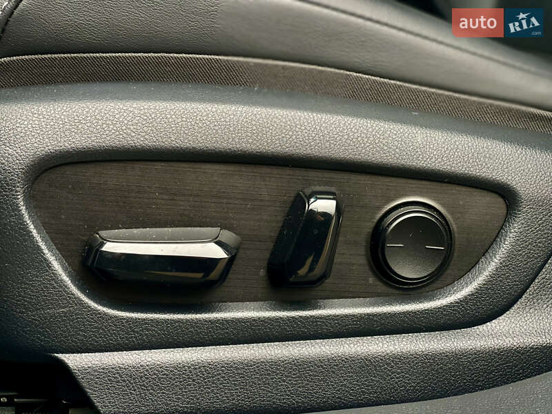 Седан Lexus ES 2020 в Киеве