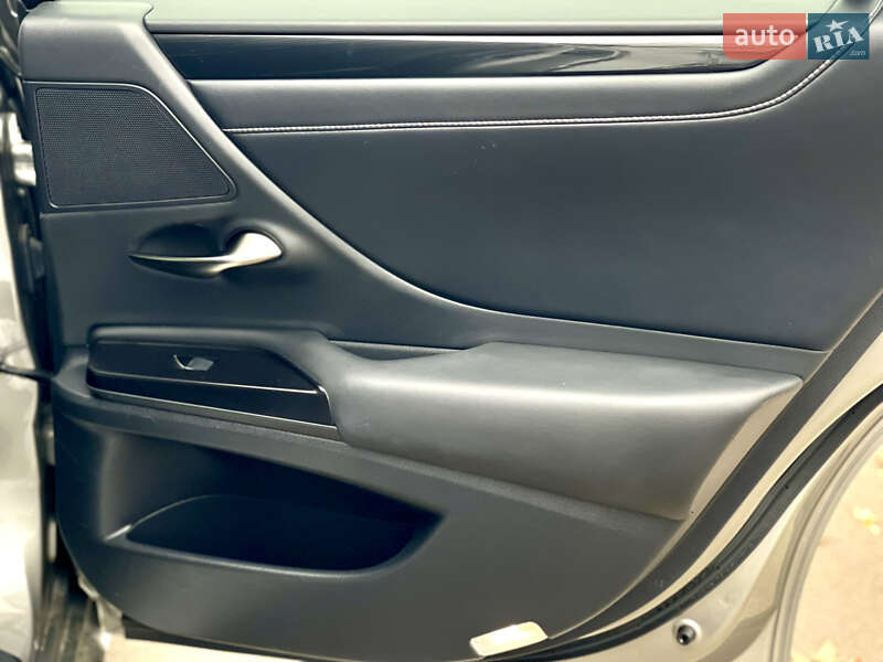 Седан Lexus ES 2020 в Киеве