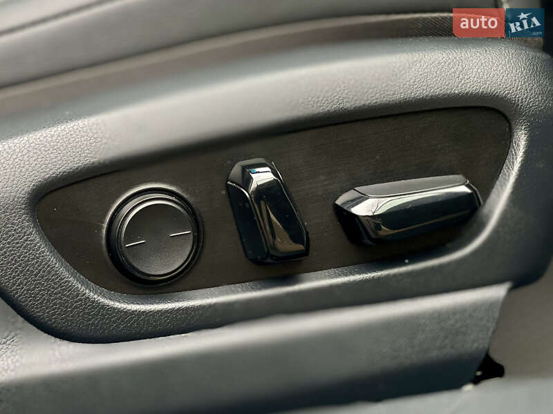 Седан Lexus ES 2020 в Киеве