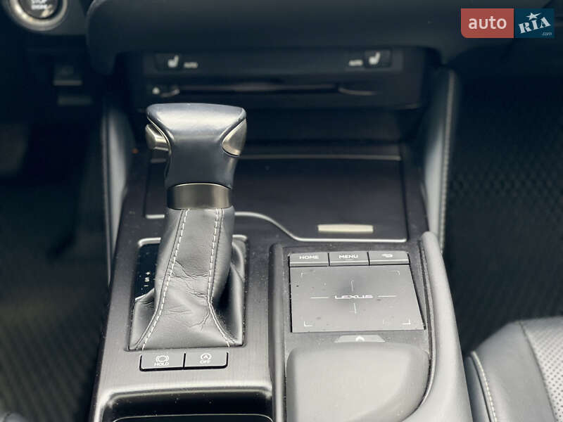 Седан Lexus ES 2020 в Киеве