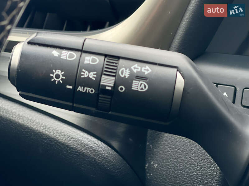 Седан Lexus ES 2020 в Киеве