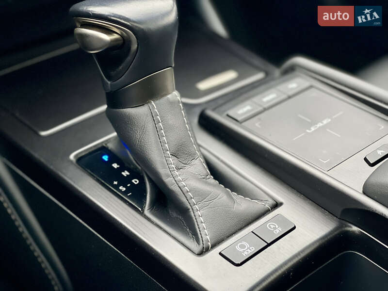 Седан Lexus ES 2020 в Киеве