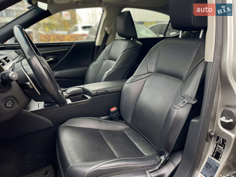Седан Lexus ES 2020 в Киеве