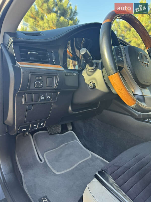 Седан Lexus ES 2014 в Добровеличковке