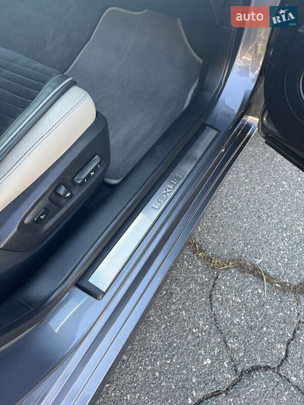 Седан Lexus ES 2014 в Добровеличковке