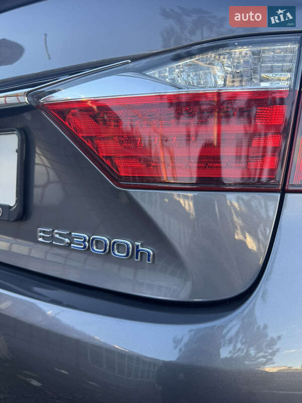 Седан Lexus ES 2014 в Добровеличковке