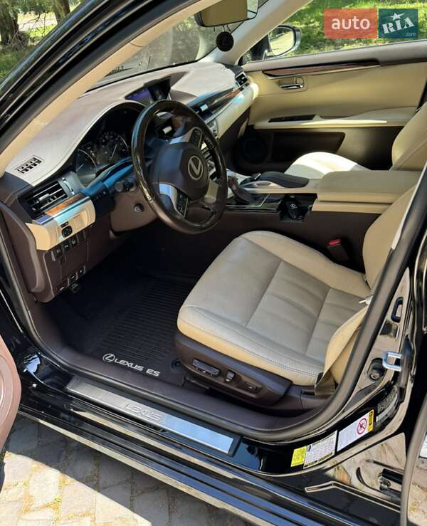 Седан Lexus ES 2016 в Виннице