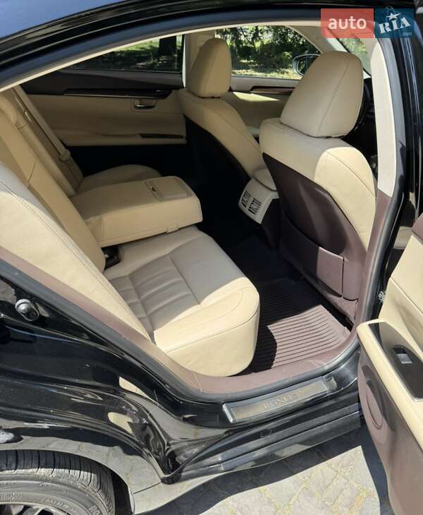 Седан Lexus ES 2016 в Виннице