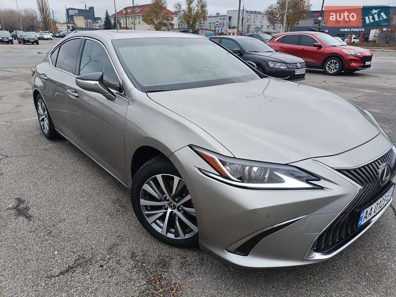 Седан Lexus ES 2018 в Києві