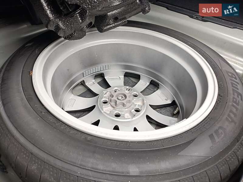 Седан Lexus ES 2018 в Києві