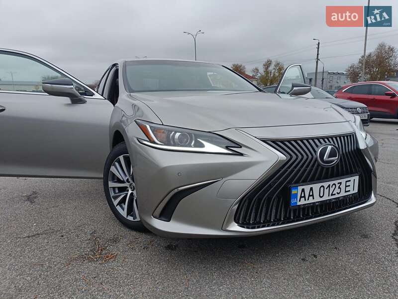 Седан Lexus ES 2018 в Києві