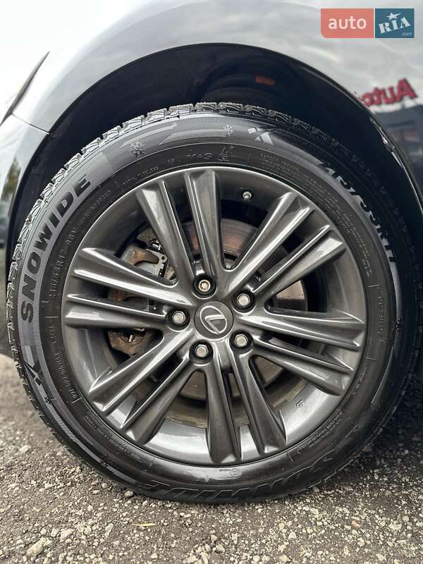 Седан Lexus ES 2015 в Белогородке