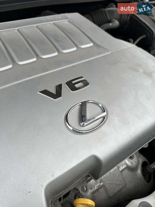 Седан Lexus ES 2015 в Белогородке