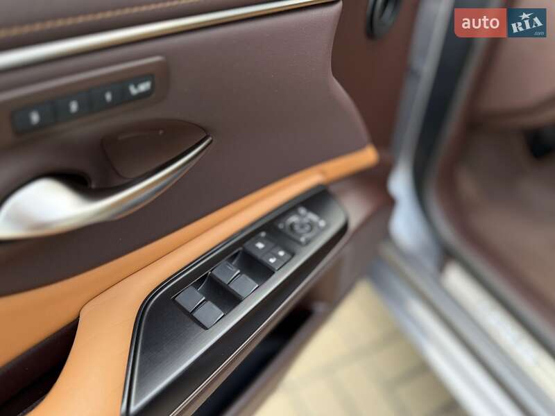 Седан Lexus ES 2020 в Киеве