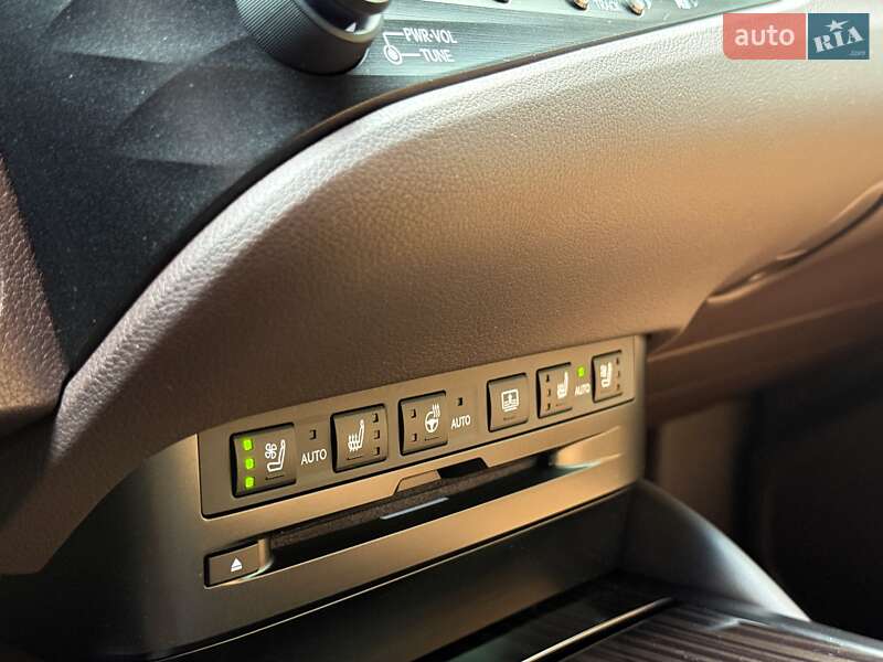 Седан Lexus ES 2020 в Киеве