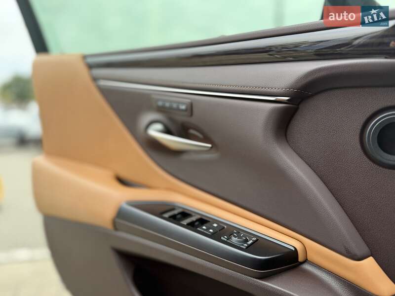 Седан Lexus ES 2020 в Киеве