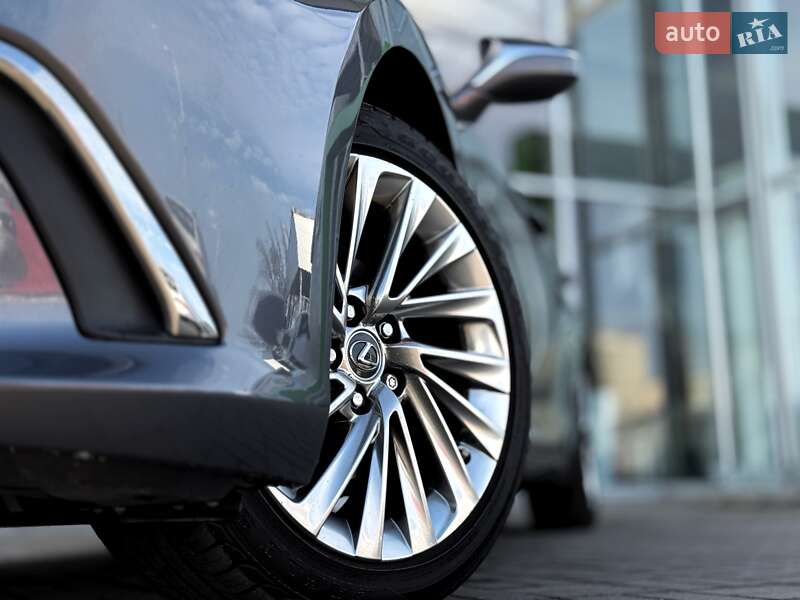 Седан Lexus ES 2020 в Киеве