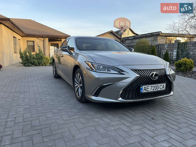 Седан Lexus ES 2019 в Каменском
