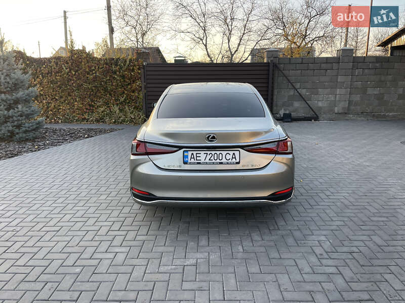 Седан Lexus ES 2019 в Каменском