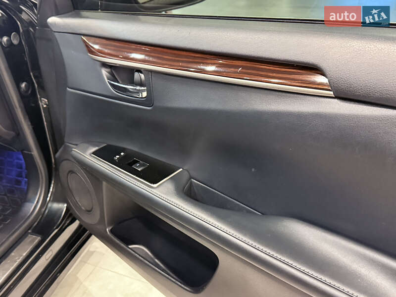 Седан Lexus ES 2016 в Одесі