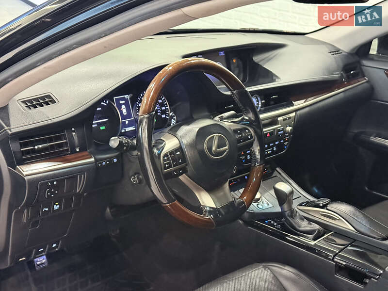 Седан Lexus ES 2016 в Одесі