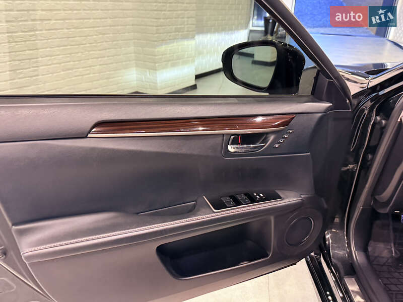 Седан Lexus ES 2016 в Одесі