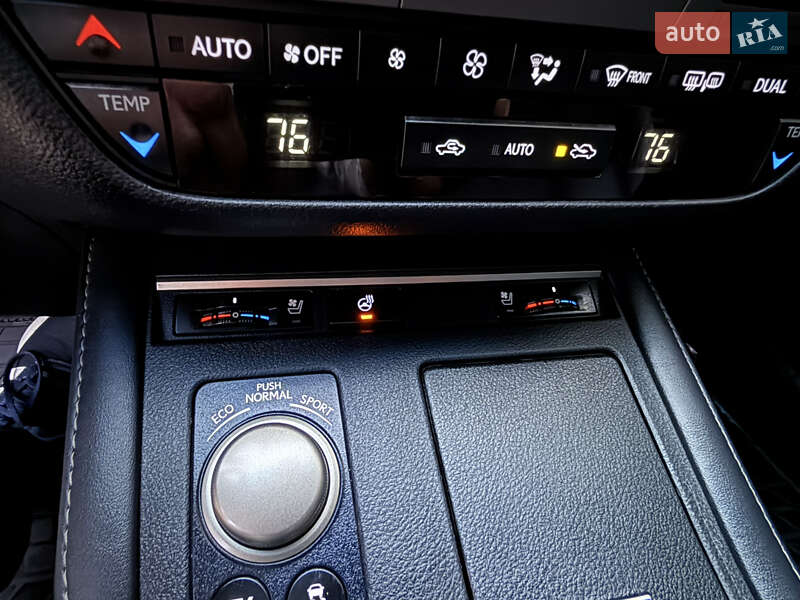 Седан Lexus ES 2016 в Одесі