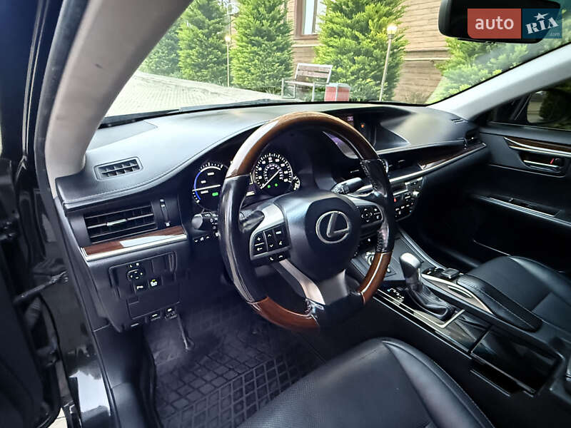 Седан Lexus ES 2016 в Одесі