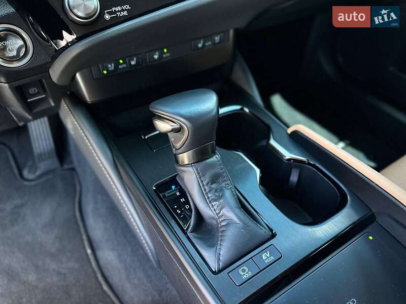 Седан Lexus ES 2024 в Киеве фото 55 Седан Lexus ES 2024 в Киеве
