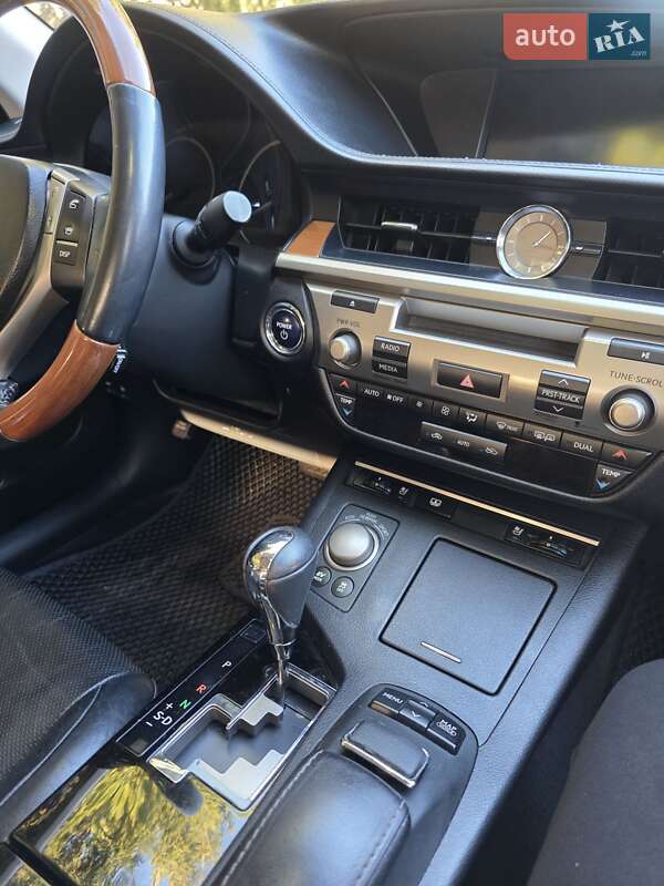 Седан Lexus ES 2014 в Бердичеве